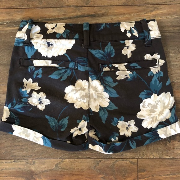 American Eagle Shorts - Picture 2 of 5